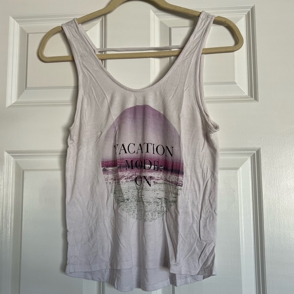 Graphic “vacation mode on” tank - Picture 1 of 2